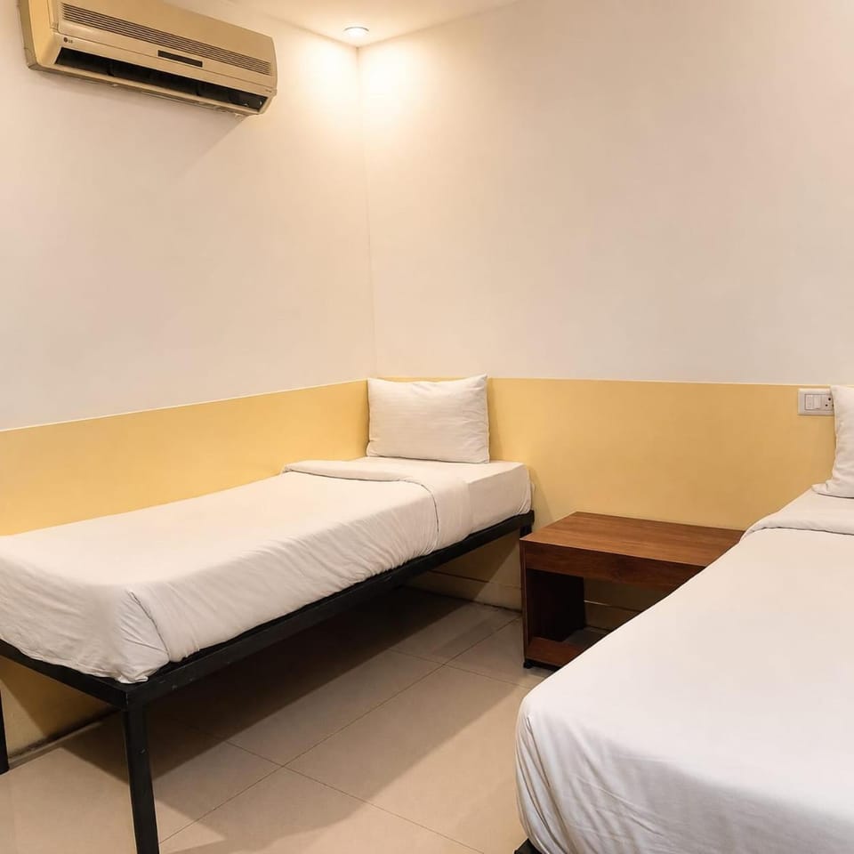 HOTEL SQUARE INN Cosmopolitan Hotel in Tamil Nadu