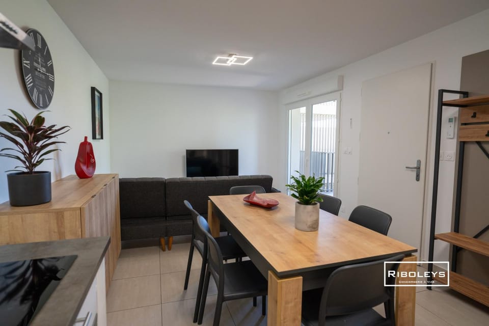 Riboleys - T4 avec clim et piscine à 400m de la mer Apartment in Vias