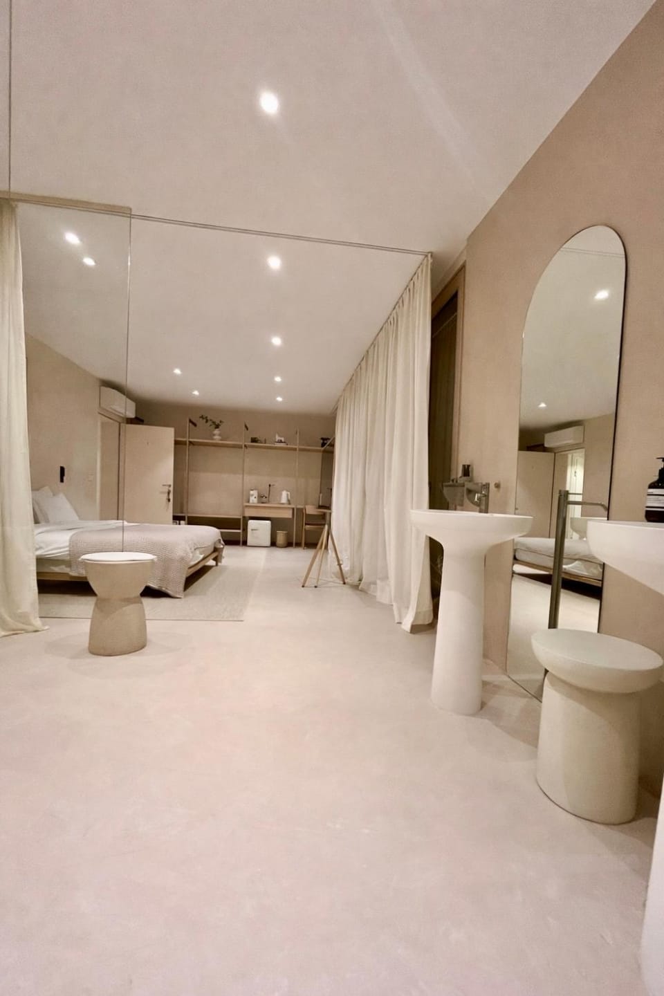 Bathroom, towels