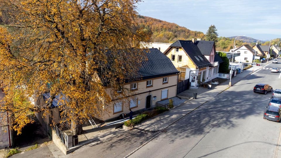 Property building, Street view, Location