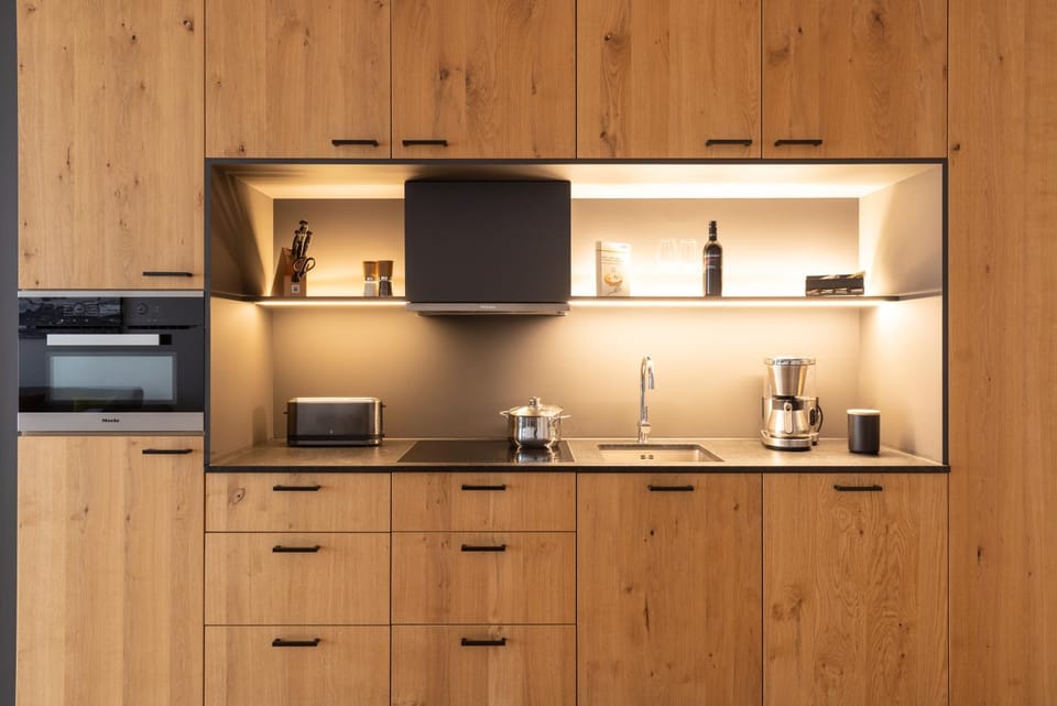 Coffee/tea facilities, Kitchen or kitchenette, oven, stove, toaster, kitchen, kitchen