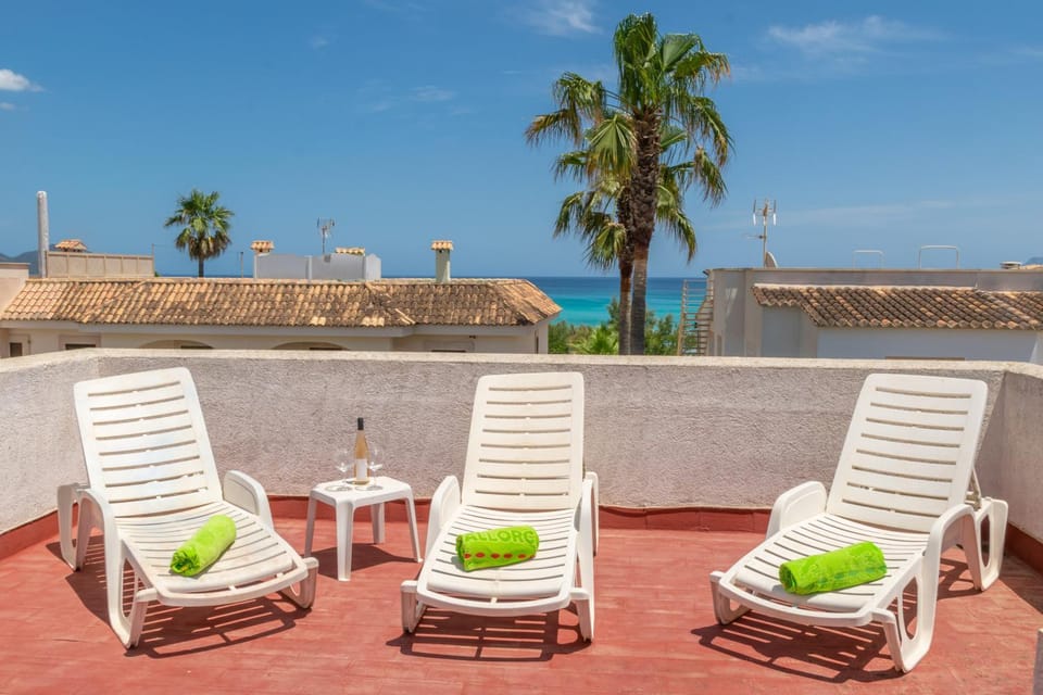Sea view, sunbed