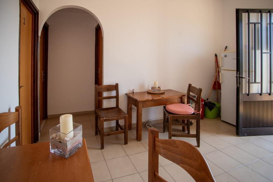 Seating area, Dining area, kitchen