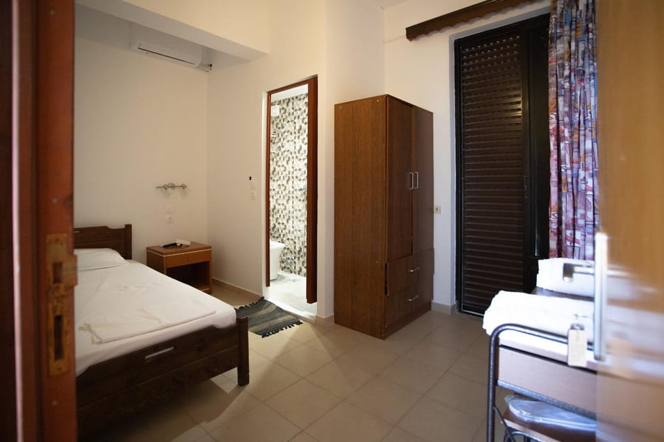 Bed, Bedroom, towels, wardrobe