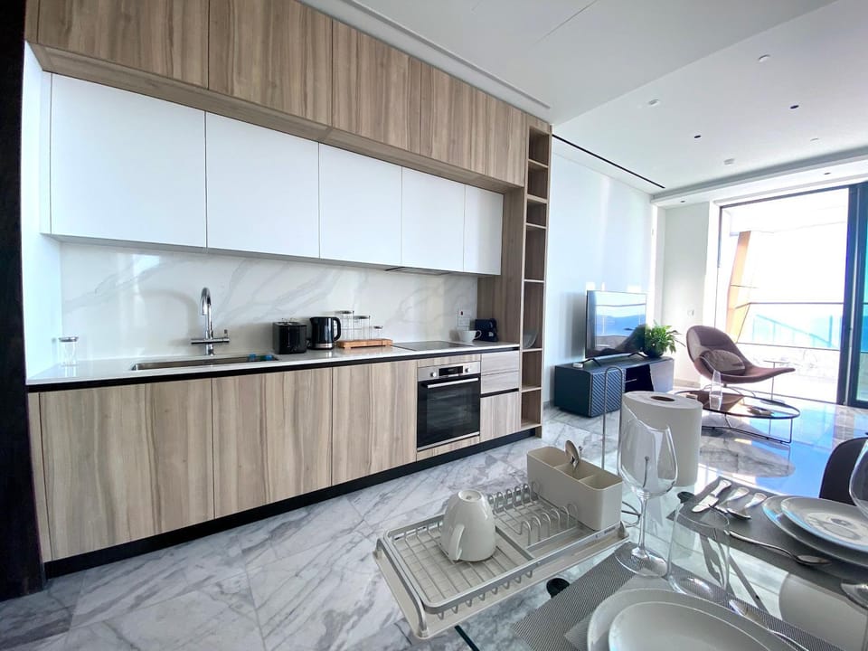 Dining area, kitchen