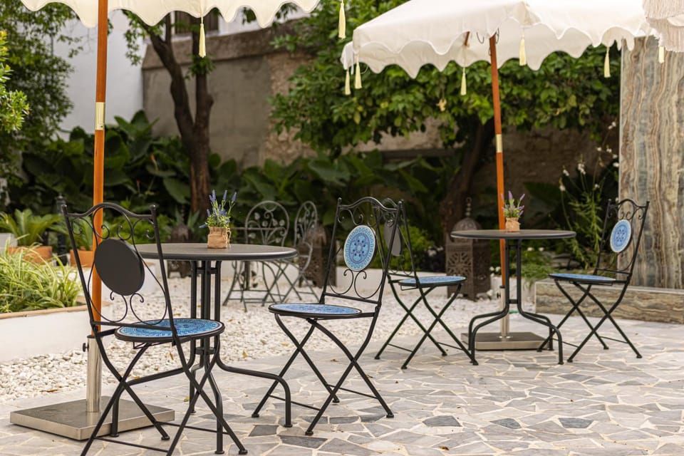 Patio, Day, Garden