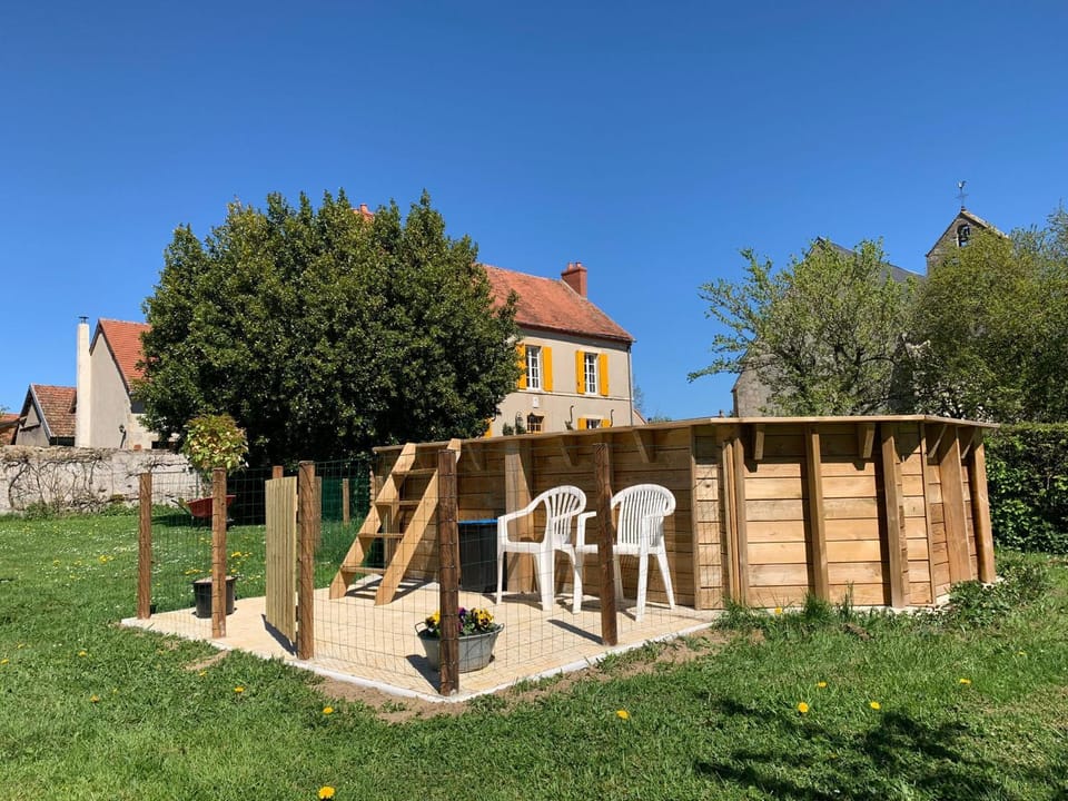 Minicamping Sous les Cloches Campground/ 
RV Resort in Auvergne-Rhône-Alpes