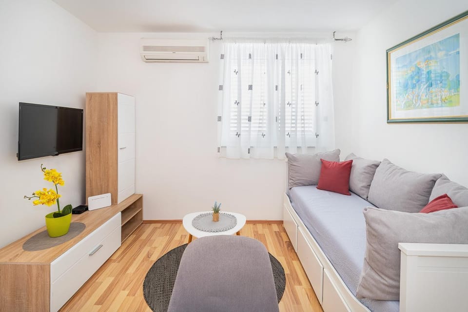 Apartment Damir with Balcony in Quiet Area Apartment in Lika-Senj County