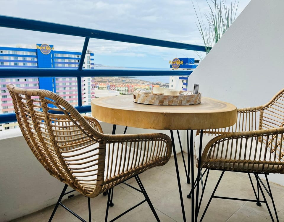 View (from property/room), Balcony/Terrace, Dining area