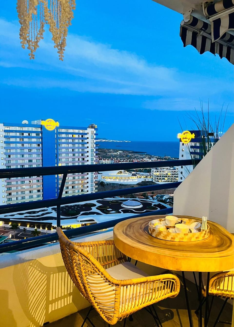 View (from property/room), Balcony/Terrace, Dining area