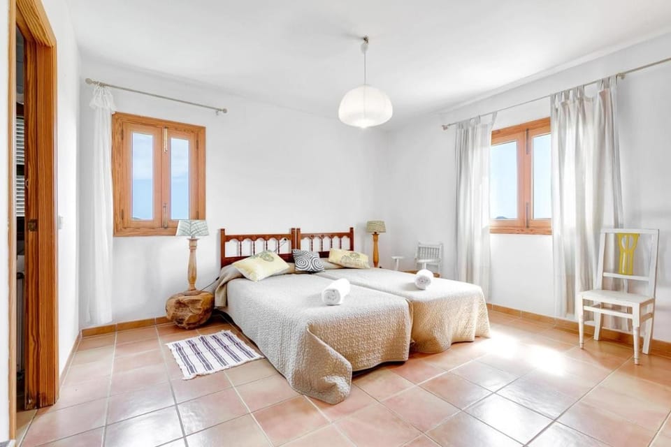 Property building, Living room, Bedroom