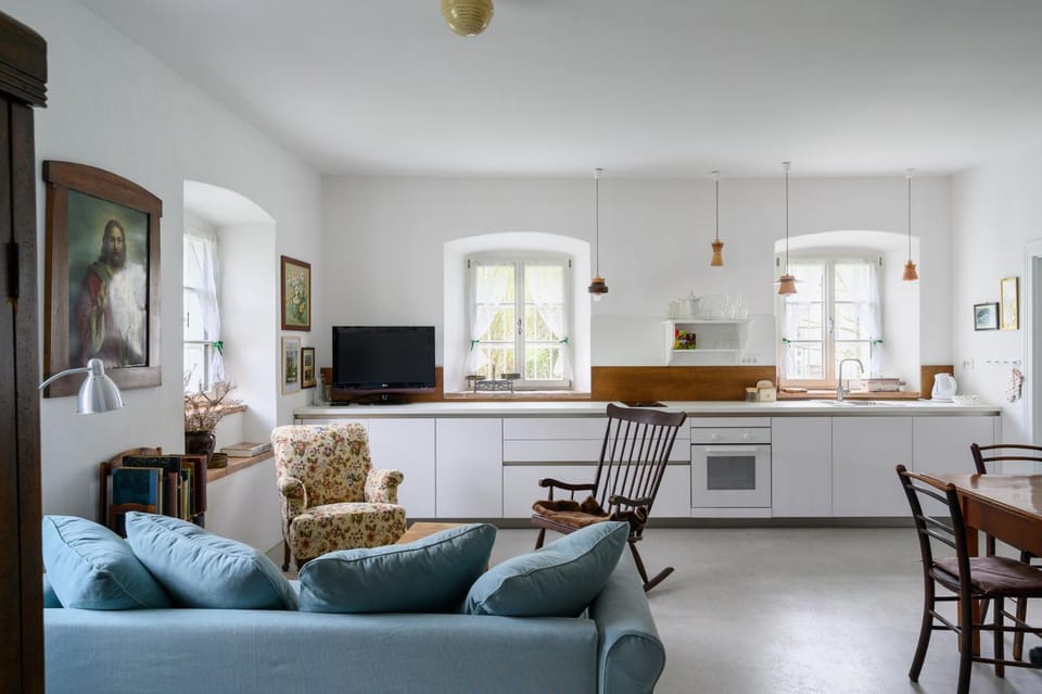 Kitchen or kitchenette, Living room, Seating area