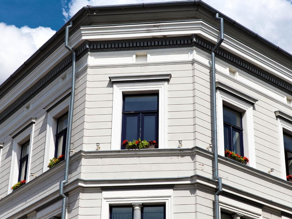 Facade/entrance, Day, Location