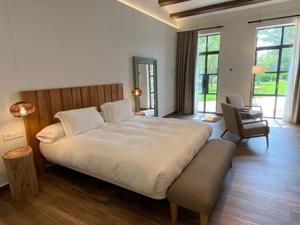 Bed, Garden view, flat iron