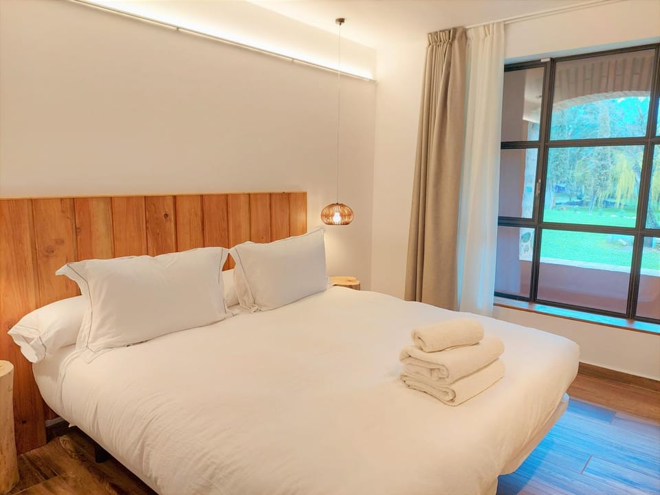 Bed, TV and multimedia, Garden view, towels, wardrobe