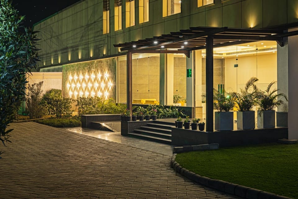 Facade/entrance