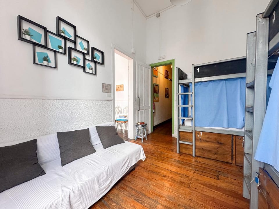 Bed, Photo of the whole room