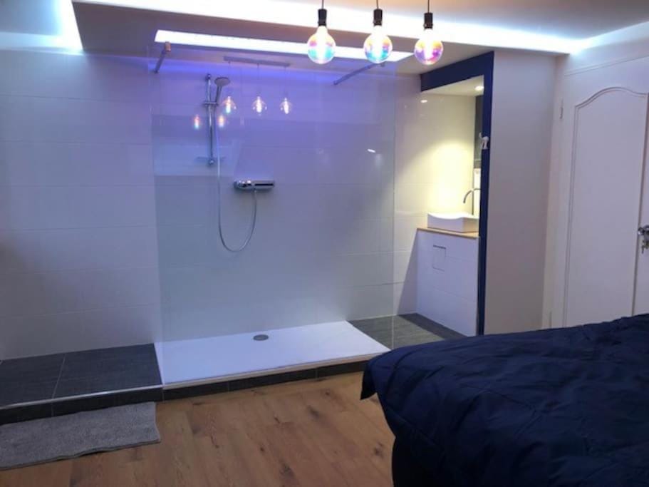 Shower, Bedroom