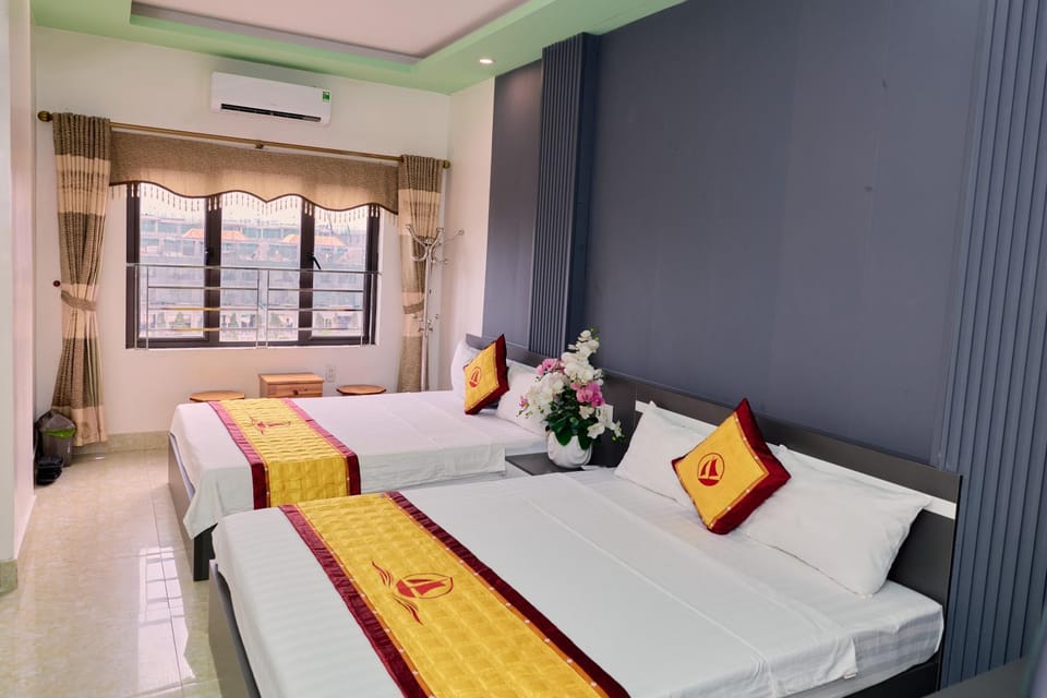 Bed, Photo of the whole room, Bedroom, air conditioner
