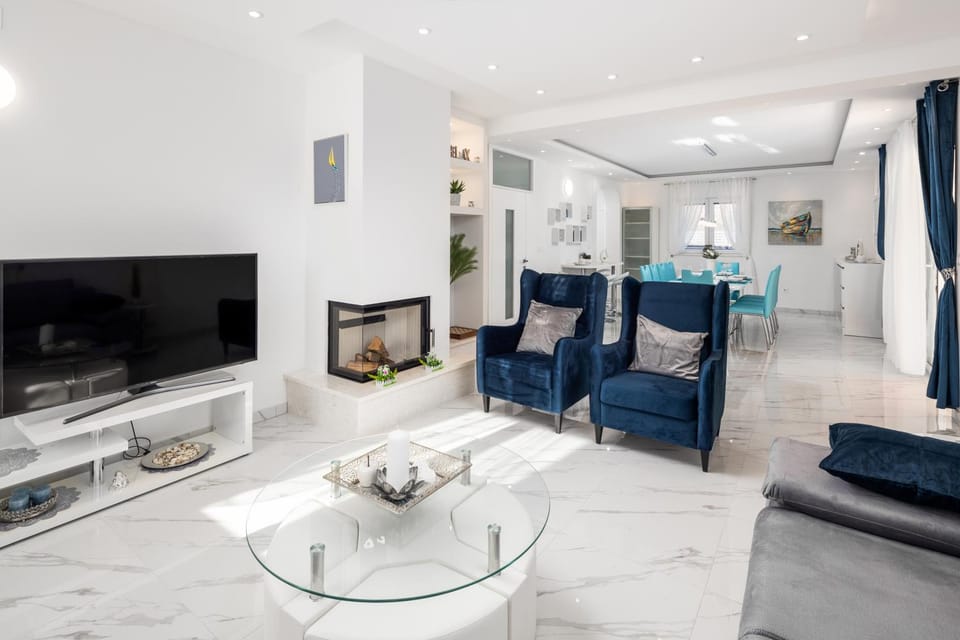 TV and multimedia, Living room, Seating area