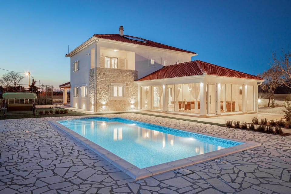 Property building, Swimming pool