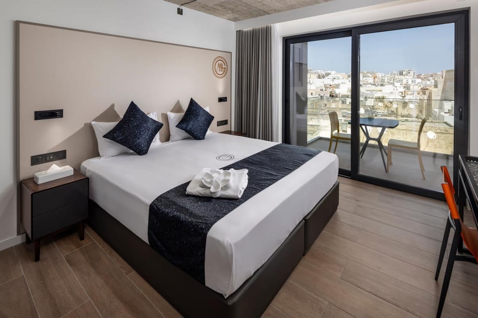 Bed, Balcony/Terrace, Photo of the whole room, Bedroom, City view