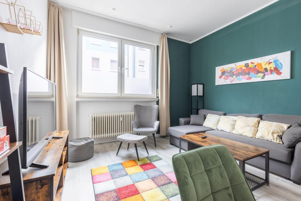 TV and multimedia, Living room, Seating area, Family