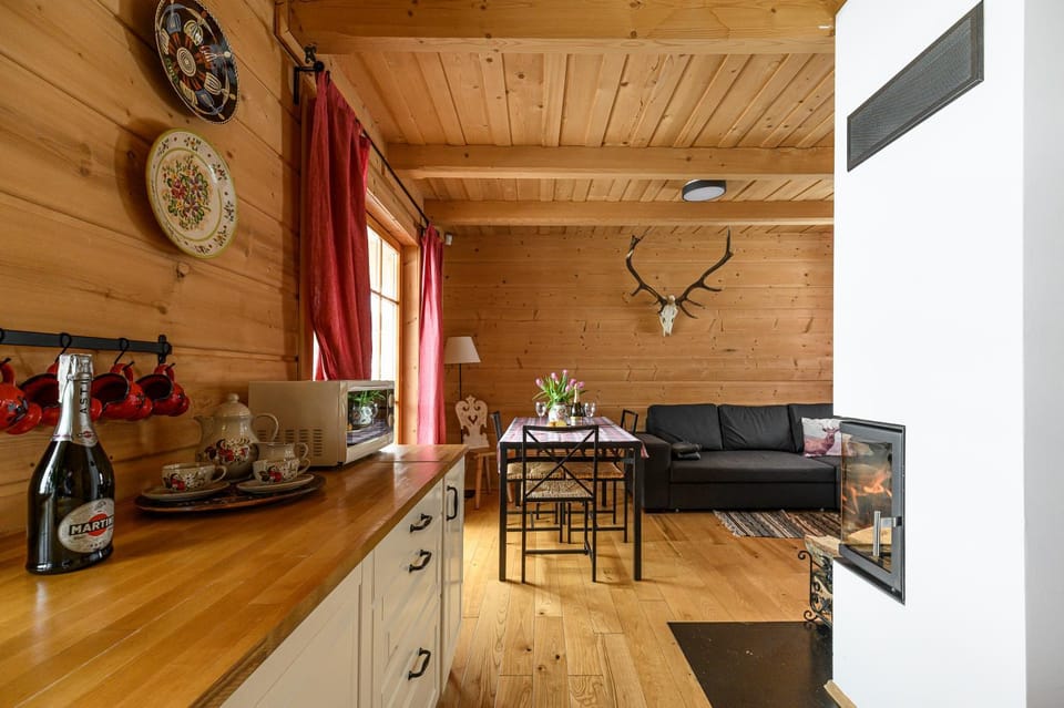 Kitchen or kitchenette, Living room, Seating area, Dining area