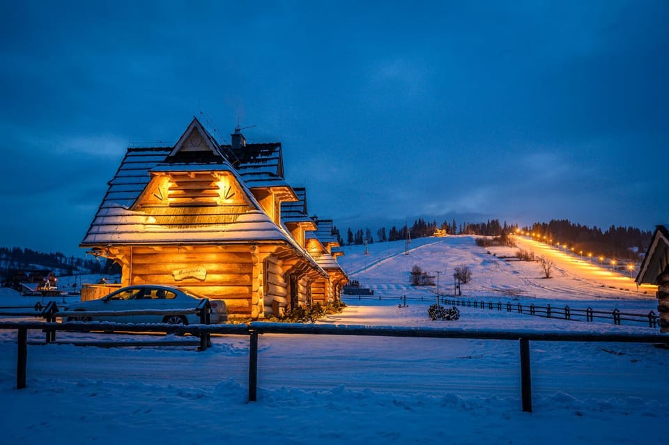 Property building, Nearby landmark, Ski School, Skiing, Landmark view