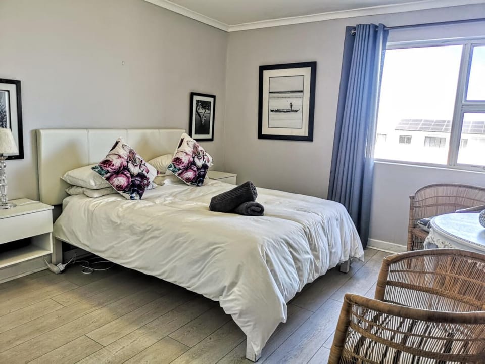 Seaside 2 bed Blouberg Apartment in Cape Town
