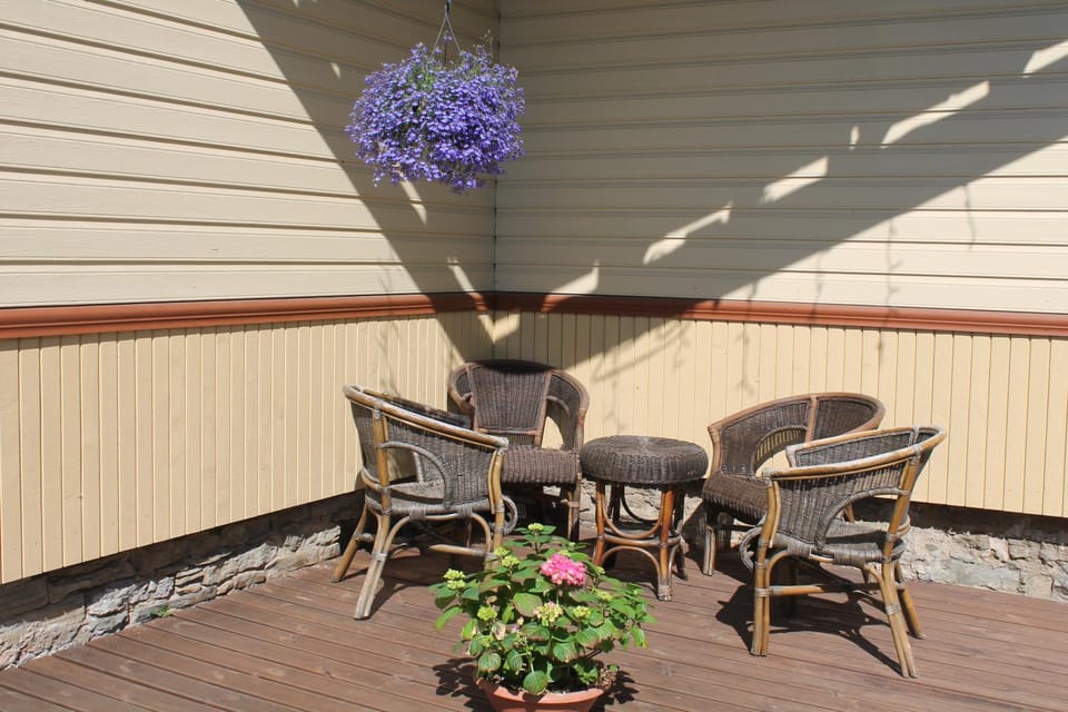 Patio, Day, Balcony/Terrace
