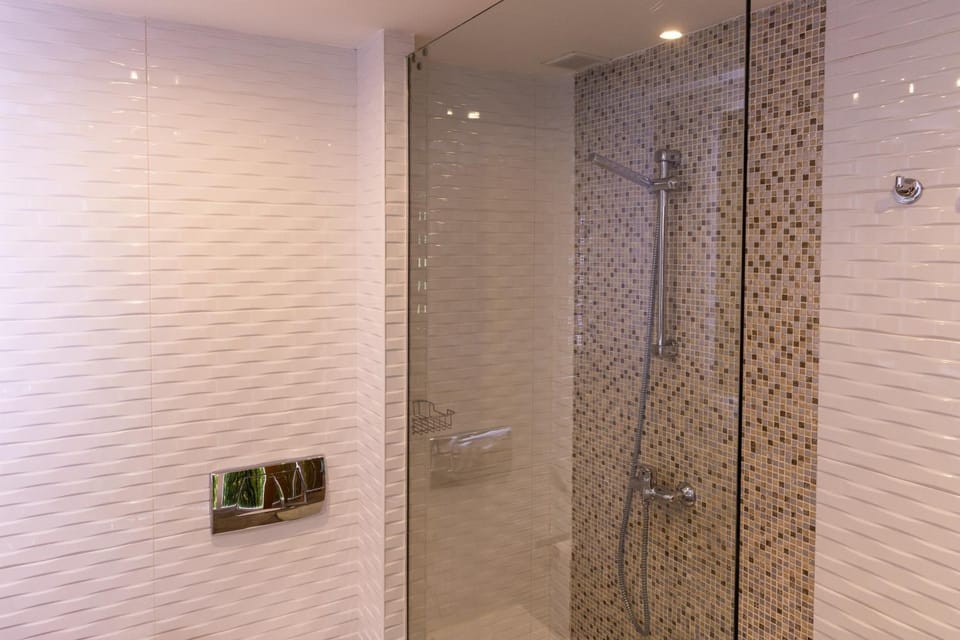 Stylish 1 Bedroom Apartment - 500m from the beach Apartment in Estoril