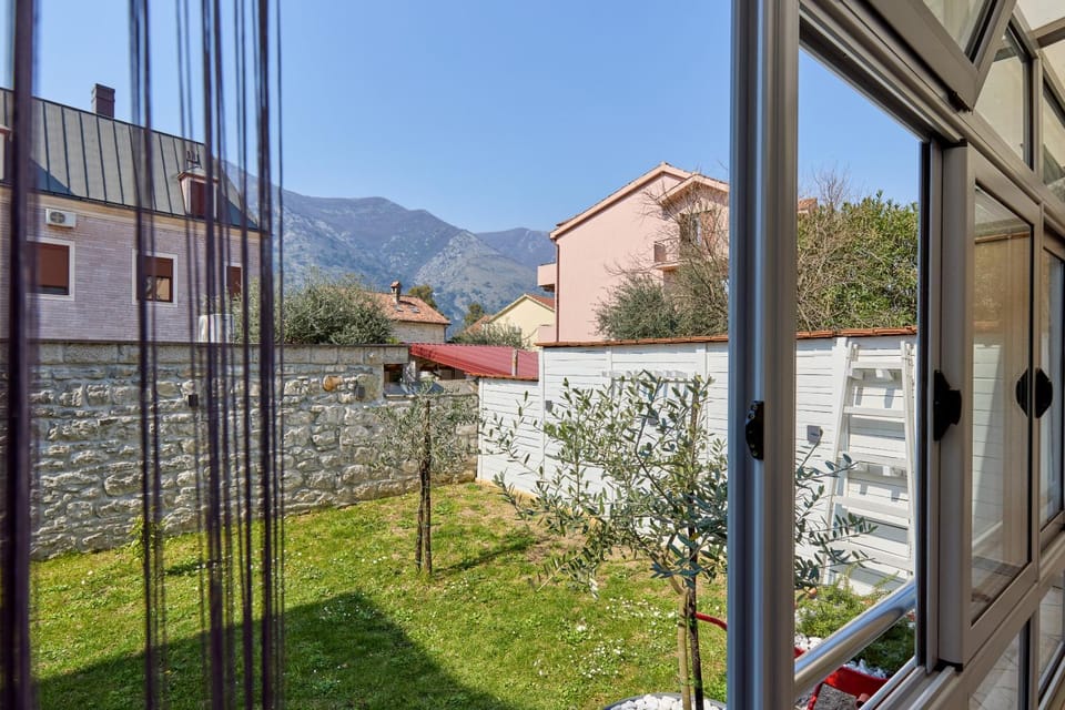 Ana's Place Near the Sea Apartment in Dobrota