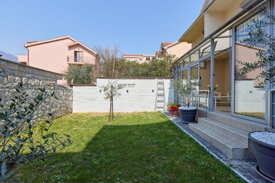 Ana's Place Near the Sea Apartment in Dobrota