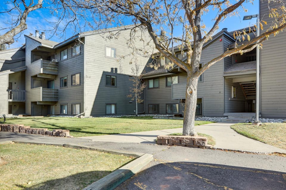 Cozy Avon Condo w/ Grill: Walk to Ski Shuttle House in Avon