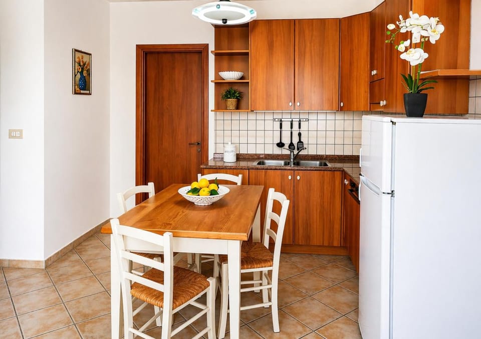Kitchen or kitchenette, Dining area, oven, pet friendly, stove, kitchen