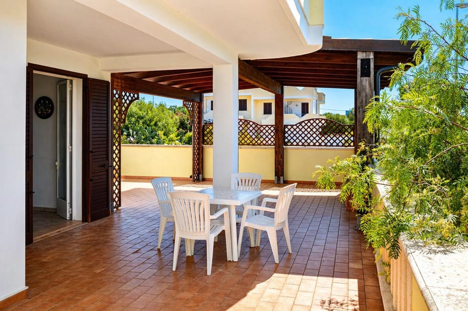 Property building, Patio, Day, Garden, View (from property/room), Balcony/Terrace, Dining area, Garden view