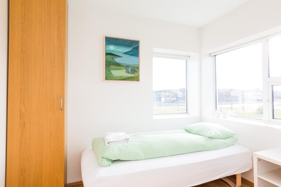 Bed, Bedroom, Garden view, Mountain view, River view