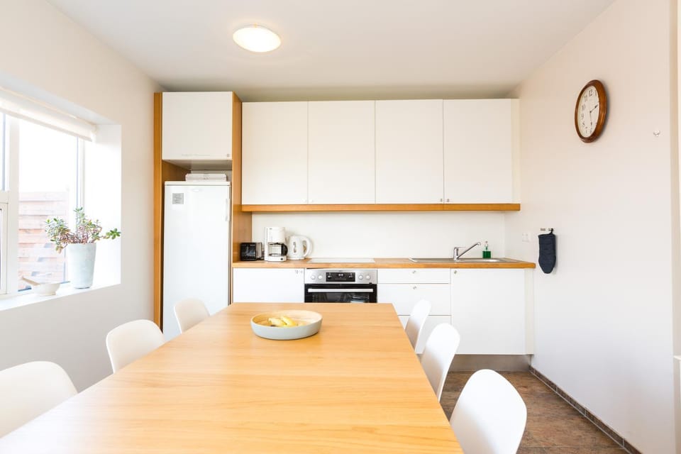 Kitchen or kitchenette, Dining area, Communal kitchen