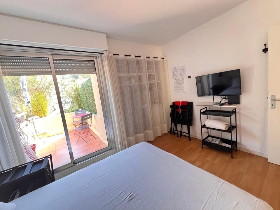 Chambre d hôte avec clim terrasse et petit déjeuner Hauteurs de Nice Vacation rental in Nice
