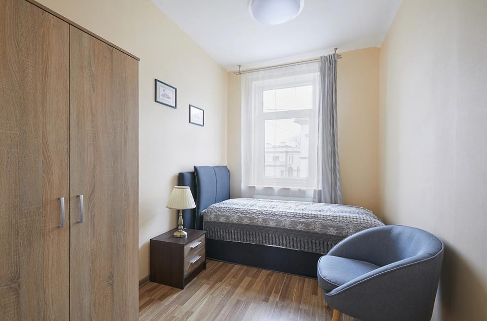 Bed, Photo of the whole room, Seating area, Bedroom, wardrobe