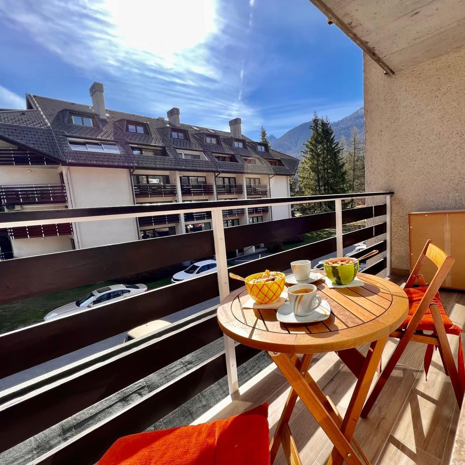 Balcony/Terrace, Mountain view