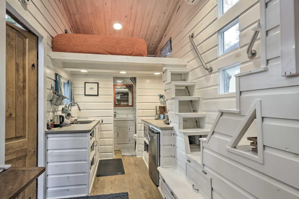 Unique Stay: 'Tiny Everest' San Antonio Home! Apartment in San Antonio