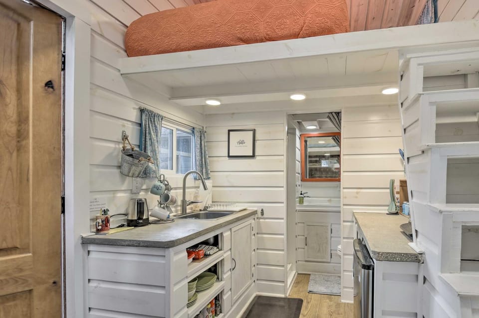 Unique Stay: 'Tiny Everest' San Antonio Home! Apartment in San Antonio