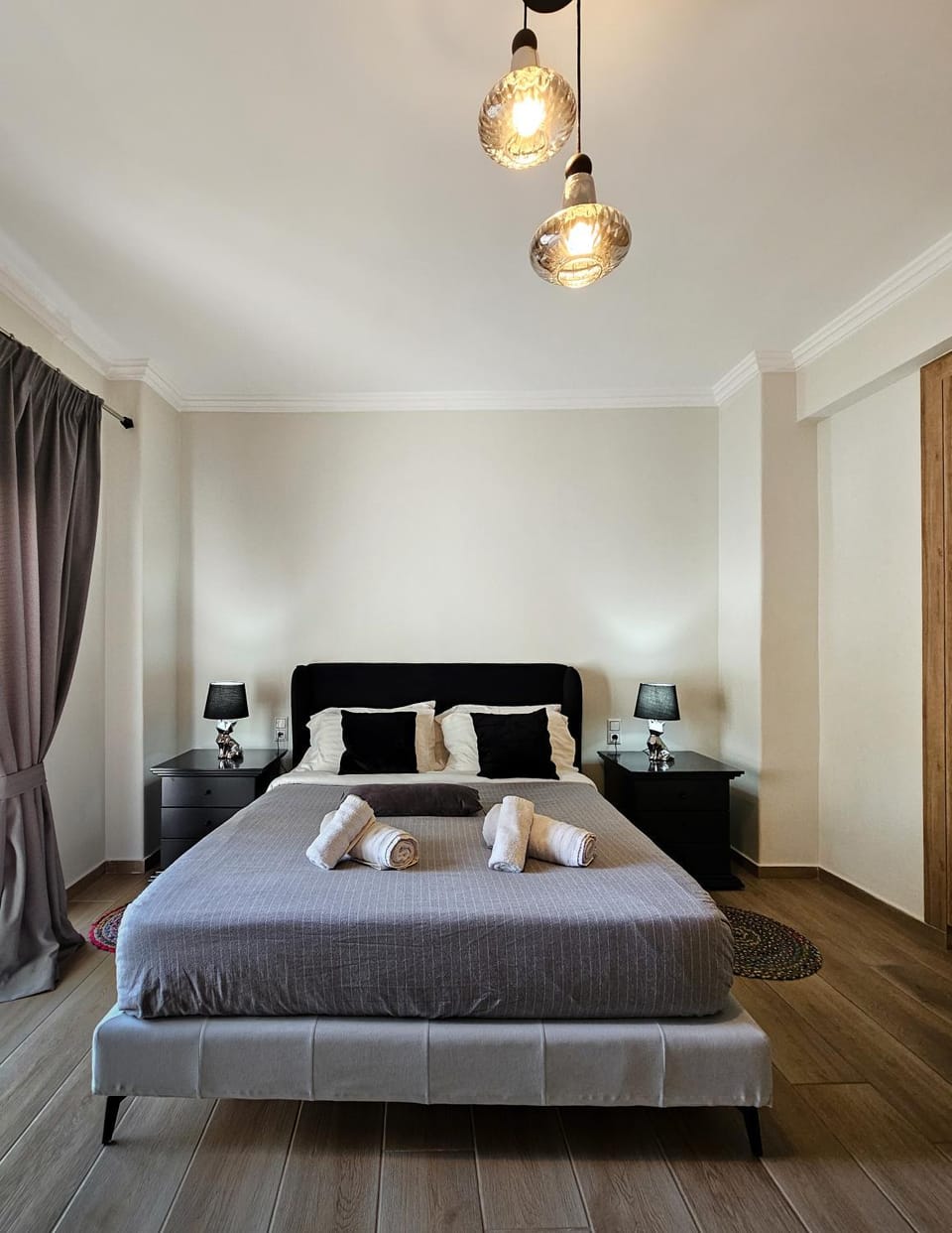 Bed, Photo of the whole room, Bedroom, towels