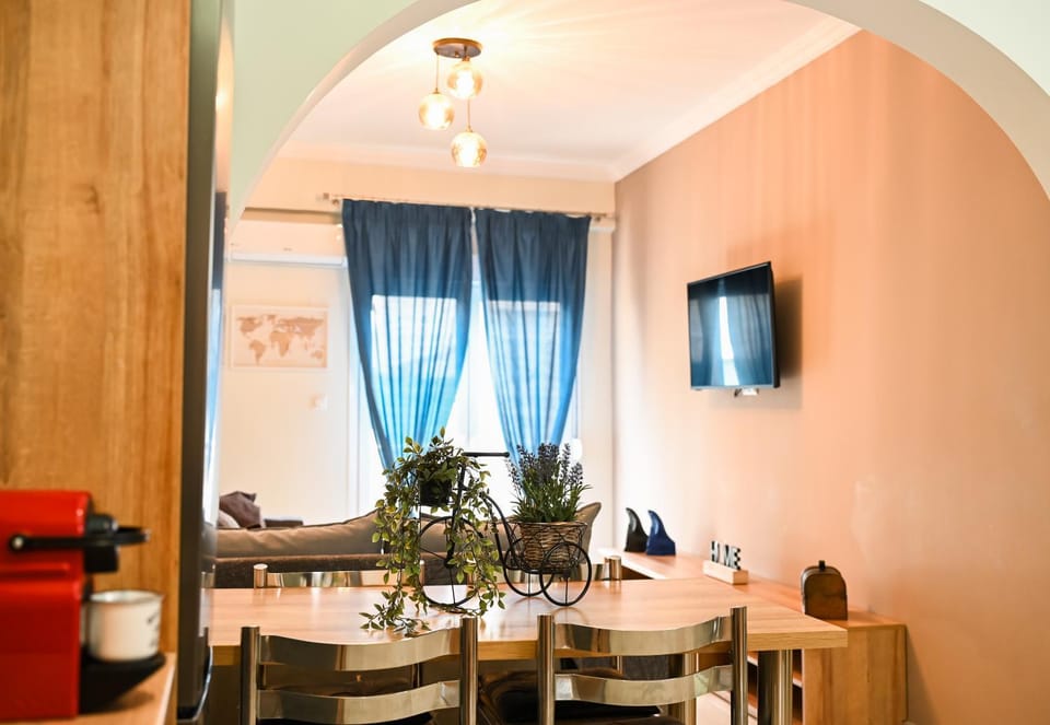 TV and multimedia, Living room, Seating area, Dining area, Evening entertainment
