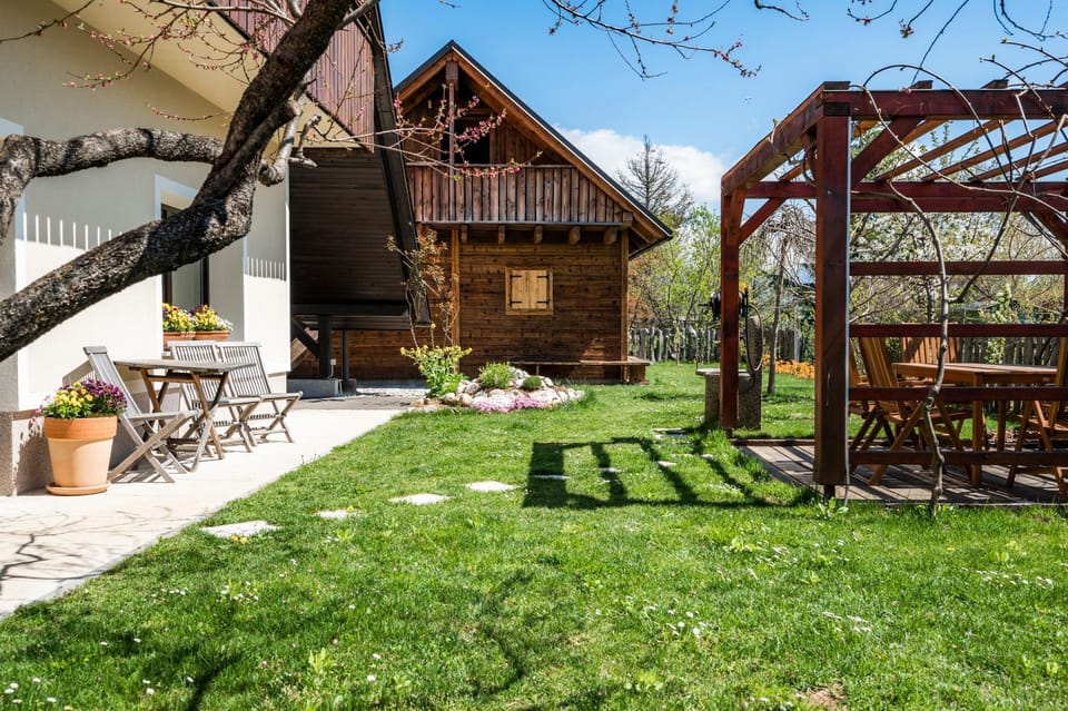 Property building, Garden, Garden view, Landmark view, Inner courtyard view