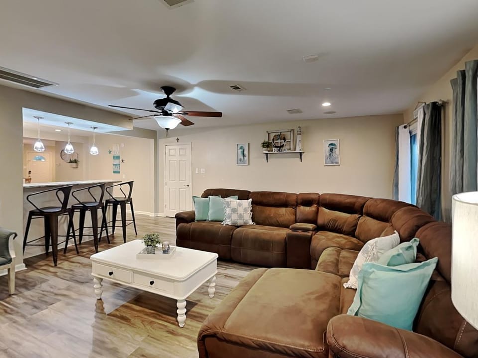 Living room, Seating area, furniture