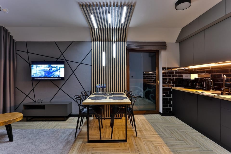 TV and multimedia, Kitchen or kitchenette, Living room, Seating area, Dining area