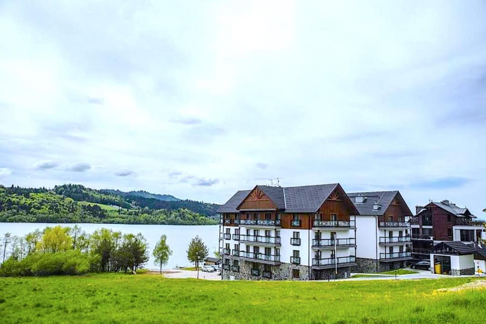 Property building, Garden, Lake view, Lake view